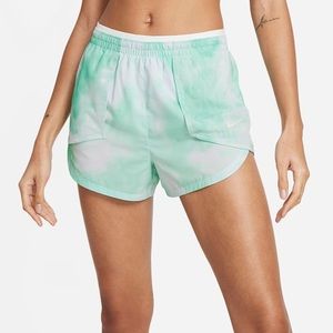 ✔️NWT✔️ NIKE Tempo Luxe Icon Clash Running Shorts